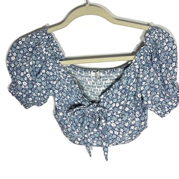 Love Tree Floral Print Smocked Crop Top Blue White Size Small - Picture 2 of 10